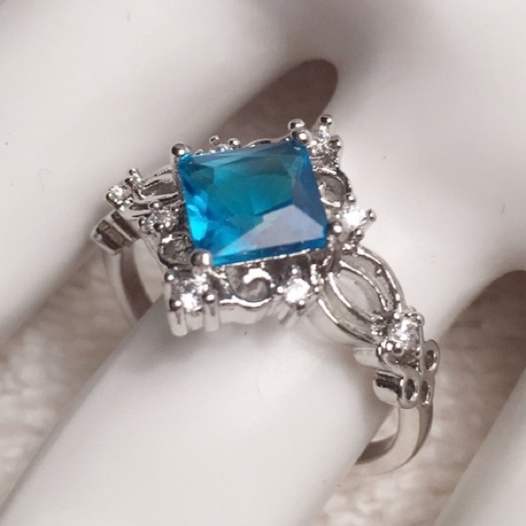 2.4K Blue Sapphire Ring - size 10 (Lab Stone) - Picture 3 of 8